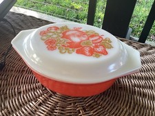 Vintage Pyrex Orange 043 1 1/2 Quart Casserole With Lid Fruit Pattern picture