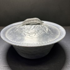 Everlast Hand Forged Hammered Aluminum Bowl With Lid Pea Design 1038 Bowl picture