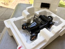 Danbury Mint 1:24 1925 Ford Model T Runabout Black Diecast Car w/ Box picture
