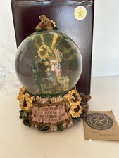 Boyds Bears Liddy Pearl How Does Your Garden Grow Water Globe 270602 *READ* picture
