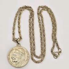 Vintage Pope John Paul II Catholic Czestochowa Modonna Medal Necklace Gold Tone  picture