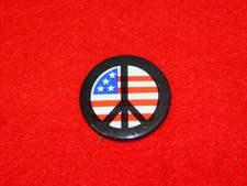 VINTAGE  HIPPIE PEACE FLAG  PINBACK BUTTON picture