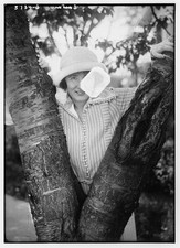 Photo:Florence Easton Portrait in Tree 1920s picture