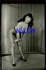 RARE BETTIE PAGE VINTAGE 1950's 3 1/2 x 2 1/4 PHOTOGRAPH picture