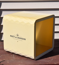 Moet & Chandon Champagne 16