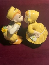 Vintage Yellow Kissing Dutch Boy and Girl Figurines Gold Trim 7