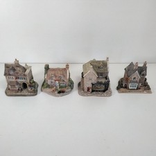 X4 Lilliput Lane Models 1999 High Spirits Mrs Pinkertons Apothecary Appleby East picture