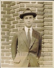 1922 Press Photo Prince A. Poniatowski waits to board ship - kfx57327 picture