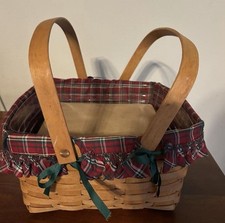 1993 Longaberger Holiday Hostess Christmas Homecoming Basket. Gently used picture