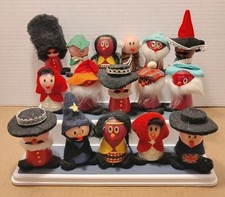 Lot of 16 Vintage KELLOGG'S CEREAL FRIENDLY FOLKS 1972 Mini People Wood & Felt picture