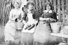 Madam Strachan's Maids, Creswick, 1890 Three maids who worked for Mad Old Photo picture