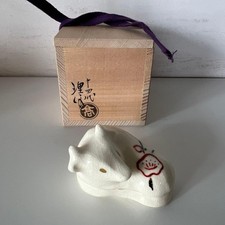 Kitao Rihei Ware Incense Box Cow-Camellia Pattern Tea Utensil Collection picture