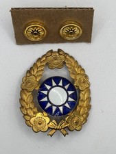 RARE CIRCA 1949 REPUBLIC OF CHINA OFFICER HAT BADGE AND SIDE CHINSTRAP BUTTONS picture