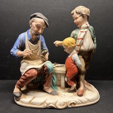 Napcoware Cobbler Figurine Porcellane D'arte C8551 Stamped Piece picture