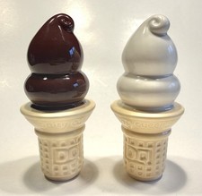 Vintage Dairy Queen Ice Cream Cone Salt & Pepper Shaker Set 1998 NIB picture