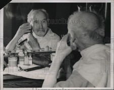 1940 Press Photo Dr SJ Von Hirson has a shave on 103rd birthday - neb39185 picture