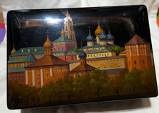 Hand-painted  vintage Russian Lacquer Box Scenic Kremlin, Signed Fedoskino? picture