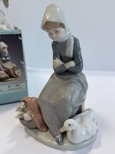 Lladro #1267 Porcelain figurine “girl with ducks” “Duck seller” No Box Retired picture