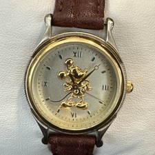 Vintage The Disney Store Mickey Mouse Watch DS-1067 Gold 3D Emblem RUNS picture