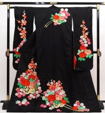 Japanese vintage kimono SILK,HIKIFURISODE,a fully embroidered,Black,L5'9
