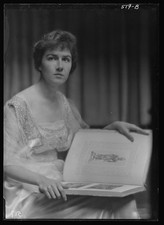 Photo:Florence Rand 1913 1914 portrait woman with book photograph picture