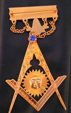 14K Gold Freemasonry Masonic Past Master Jewel Medal. picture