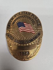 VINTAGE BASTIAN GENEVA N.Y. PIN&CLASP METROPOLITAN POLICE . picture