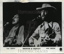 1975 Press Photo Tom Shipley, and Mike Brewer-Brewer & Shipley - lrp32530 picture