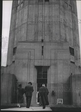 1954 Press Photo Voters Entering Lake Town Hall On a Referendum - mjb02477 picture