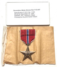 WWII Bronze Star Medal With Original Box NOS NEW OLD STOCK FANTASTIC CONDITION picture