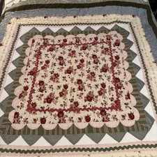 Vintage Floral Rose Quilt Queen 90 x 90 Cottagecore Shabby Chic Patchwork picture