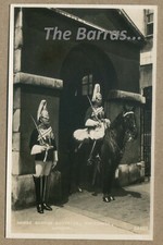 HORSE GUARDS SENTRIES, WHITEHALL, LONDON Valentine & Sons. Vintage POSTCARD picture