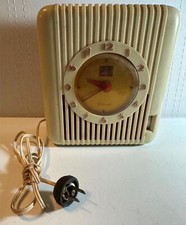 Casabella Ivory 1947 Jewel Model 505 Pin-up AM Vacuum Tube Clock Radio picture